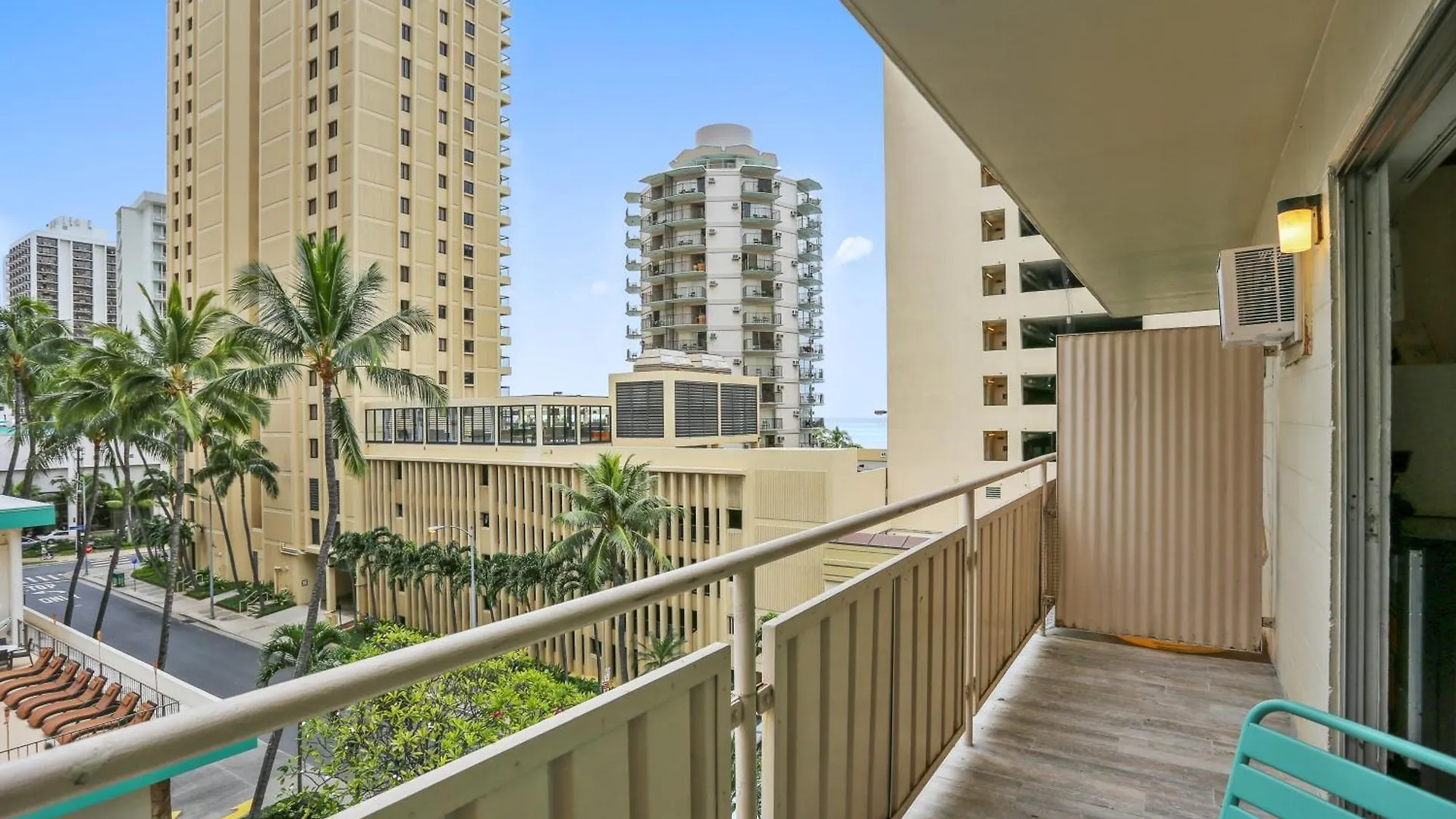 Seashore 62 Honolulu Hotel